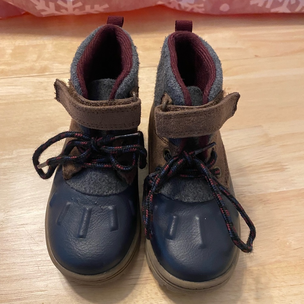 Carter’s boots size 7c